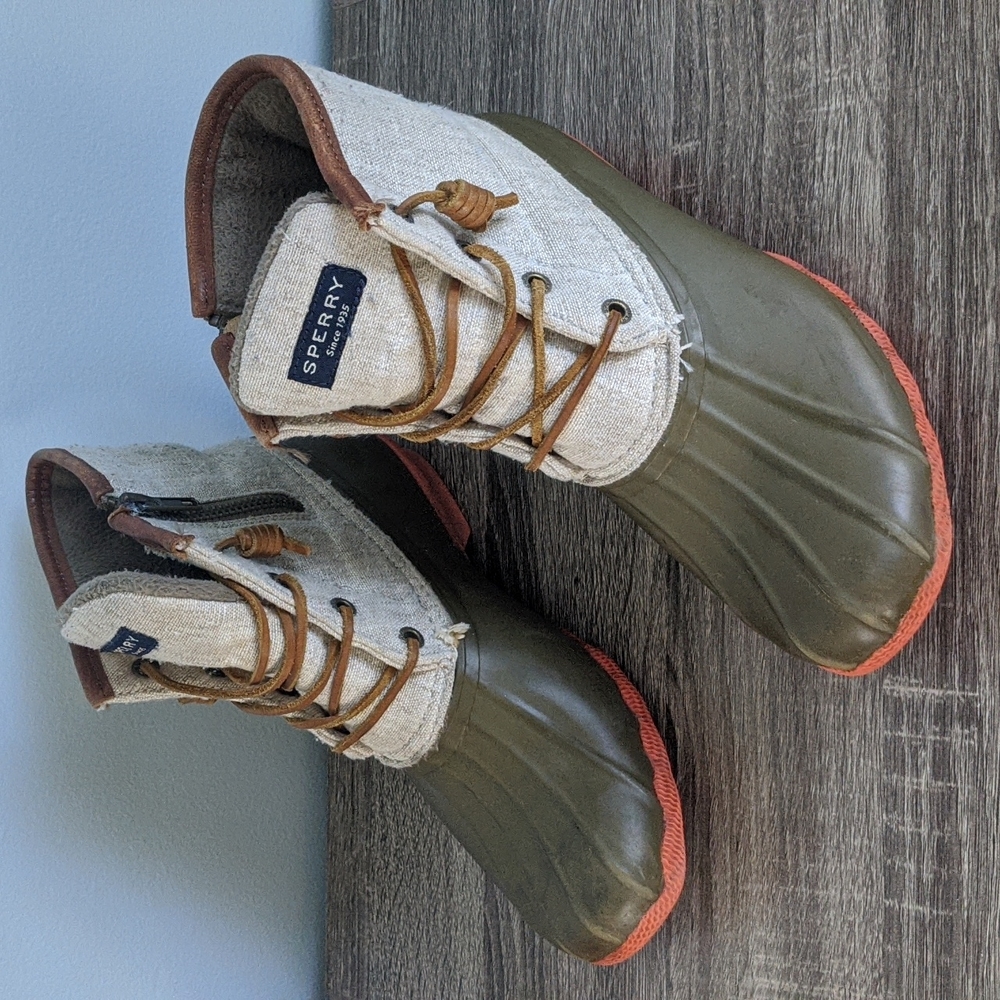 Sperry duck boots size 6.5